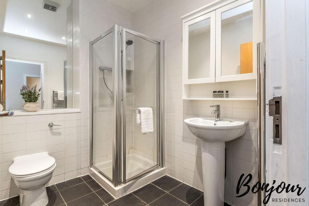 Spacious 2Br-1Ba - Grassmarket - Free Parking By Bonjour Residences Edimburgo Esterno foto