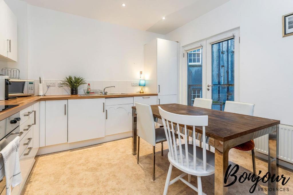 Spacious 2Br-1Ba - Grassmarket - Free Parking By Bonjour Residences Edimburgo Esterno foto
